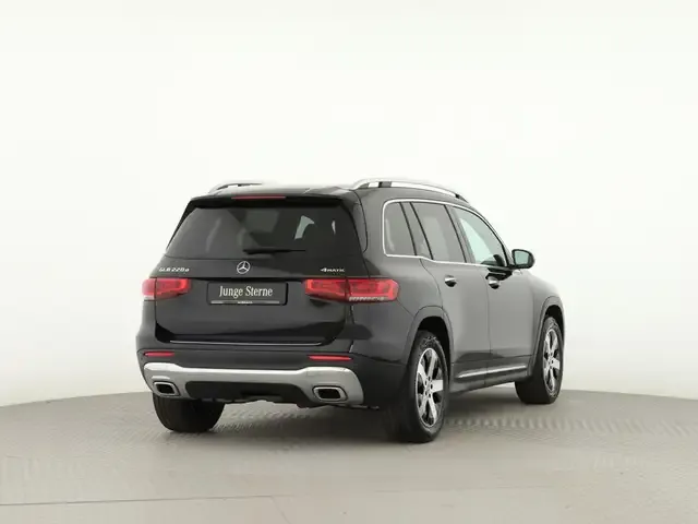 Mercedes-Benz GLB 220