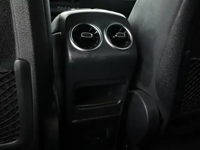 Mercedes-Benz GLB 220