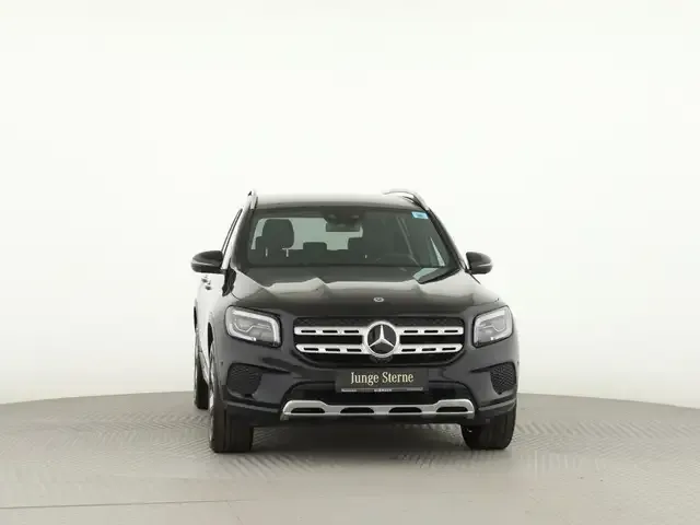 Mercedes-Benz GLB 220