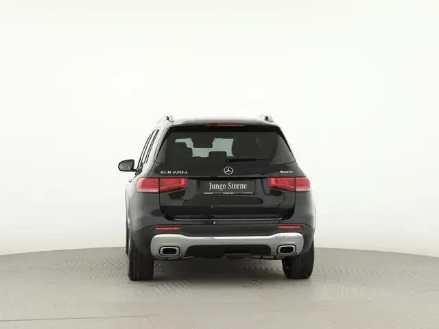 Mercedes-Benz GLB 220
