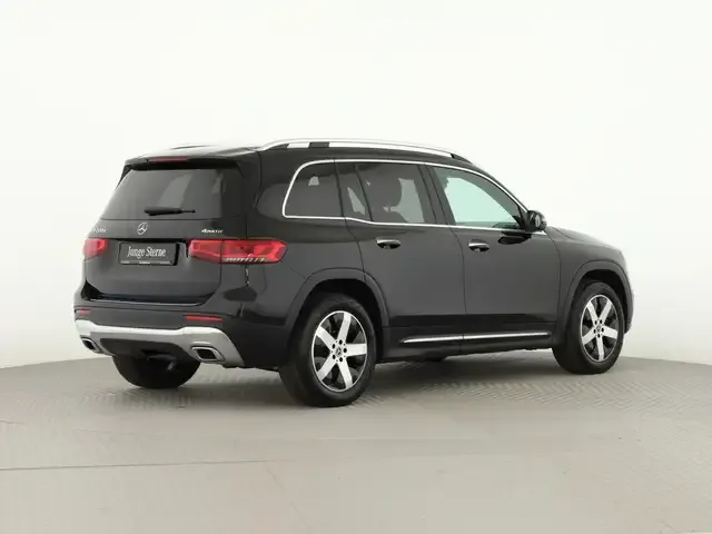 Mercedes-Benz GLB 220