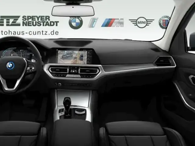 BMW 330