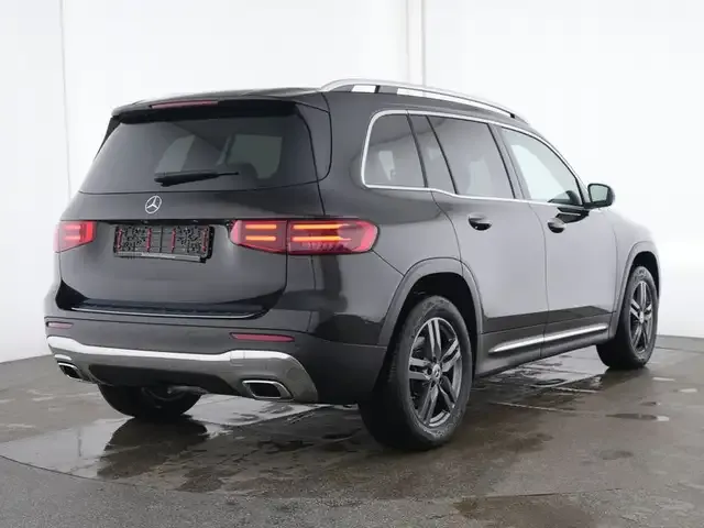 Mercedes-Benz GLB 220