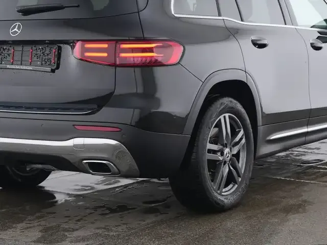 Mercedes-Benz GLB 220