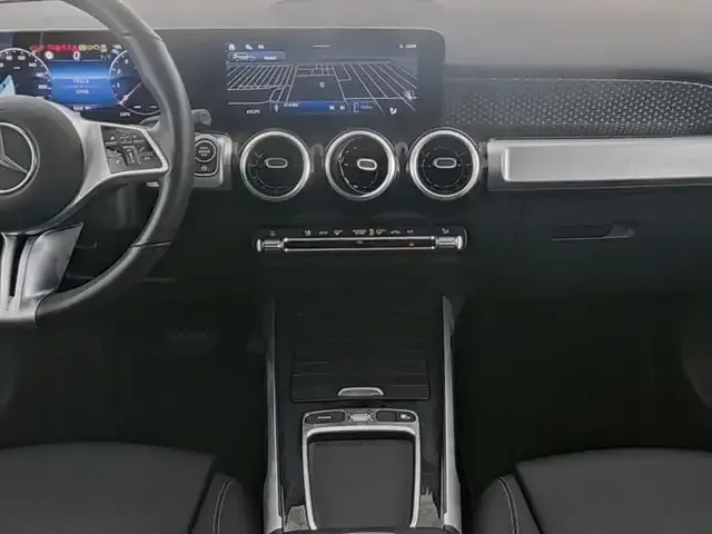 Mercedes-Benz GLB 220