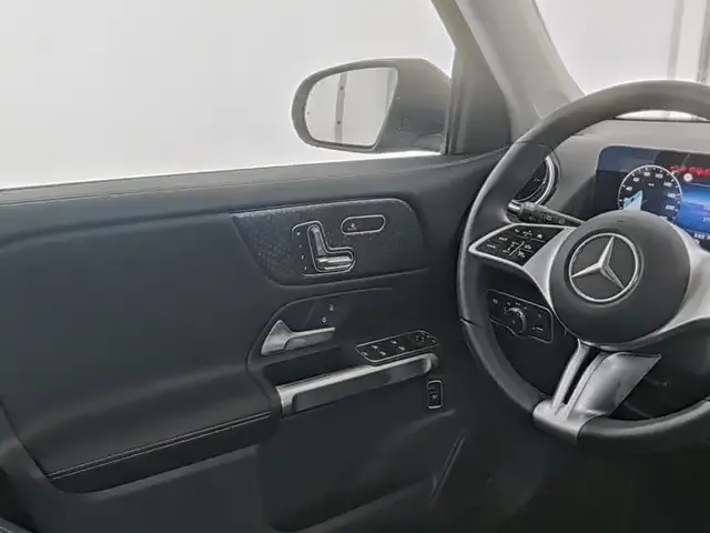 Mercedes-Benz GLB 220