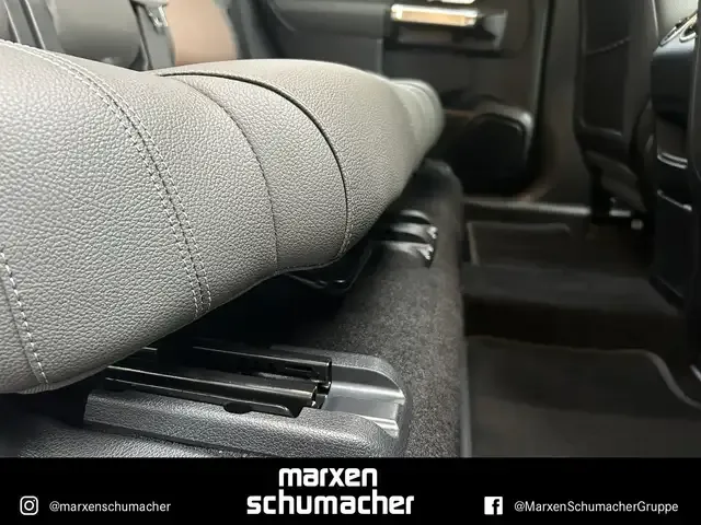 Mercedes-Benz EQB 350