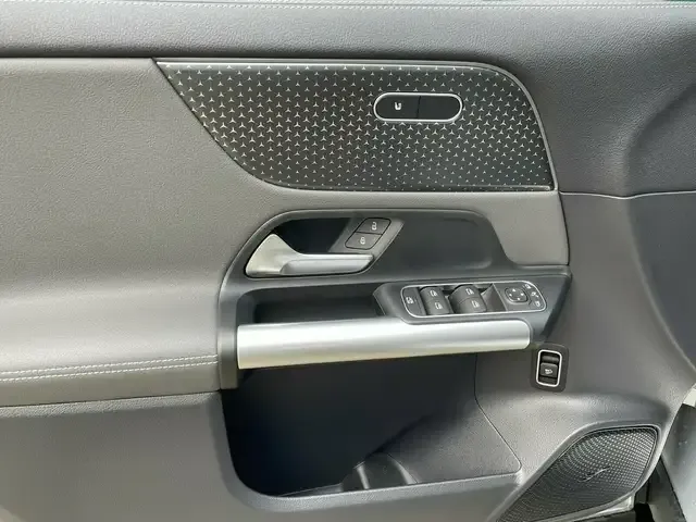 Mercedes-Benz EQA 300