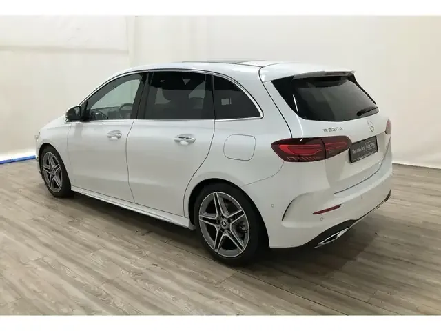 Mercedes-Benz B 220