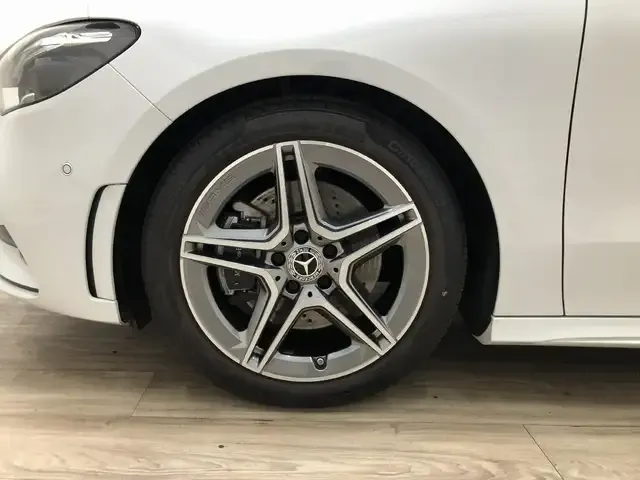 Mercedes-Benz B 220