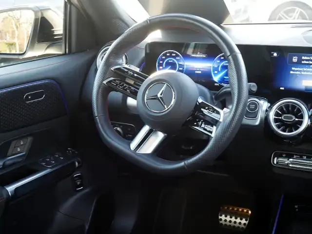 Mercedes-Benz EQB 300