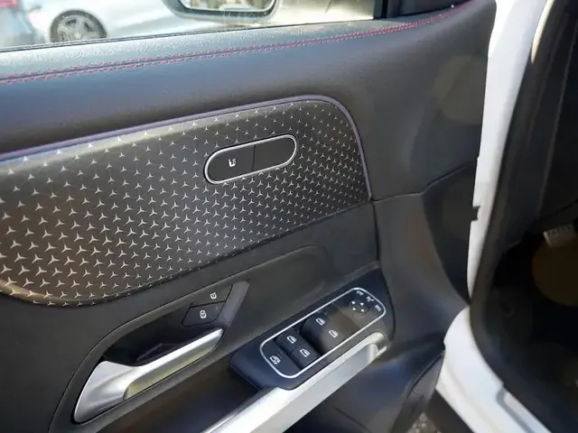 Mercedes-Benz EQB 300