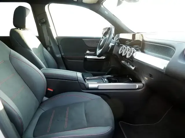 Mercedes-Benz EQB 300