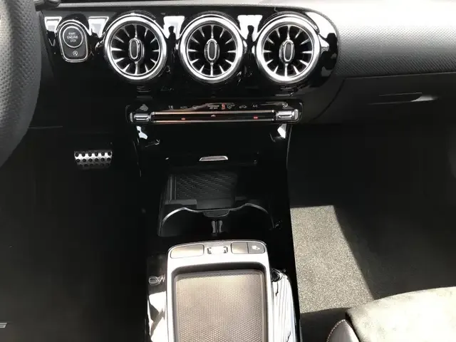Mercedes-Benz CLA 220
