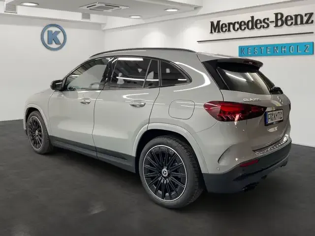 Mercedes-Benz GLA 200