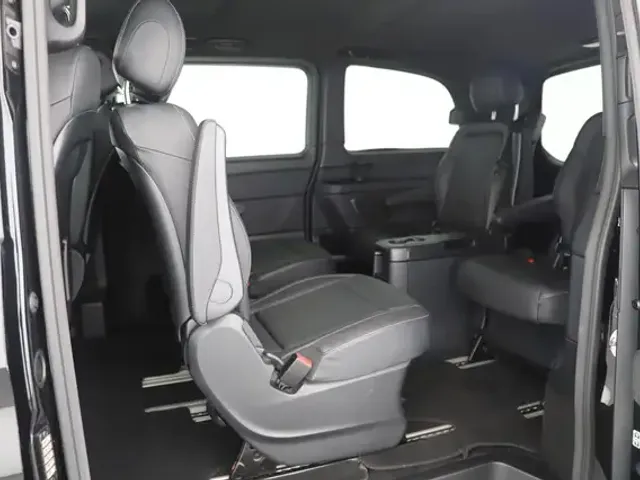 Mercedes-Benz V 220
