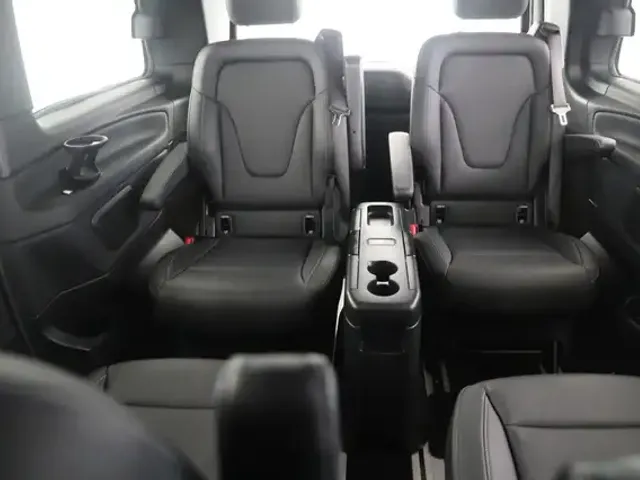 Mercedes-Benz V 220