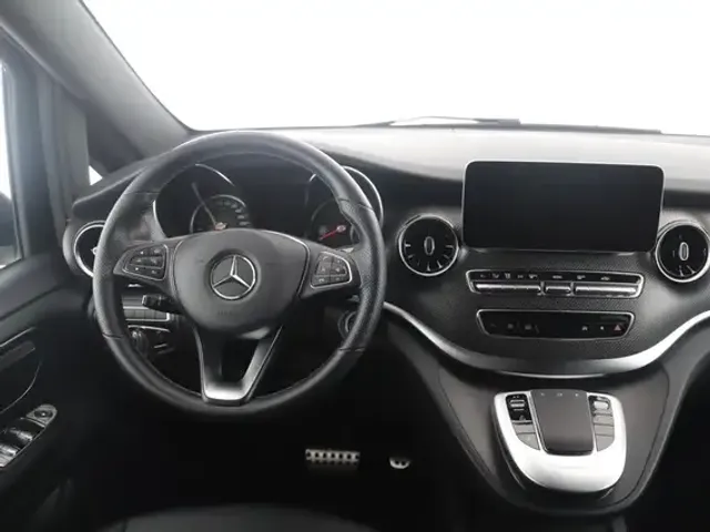 Mercedes-Benz V 220