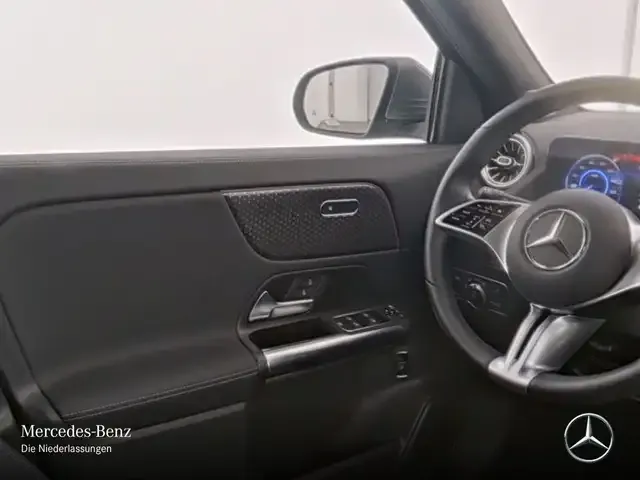 Mercedes-Benz EQA 300