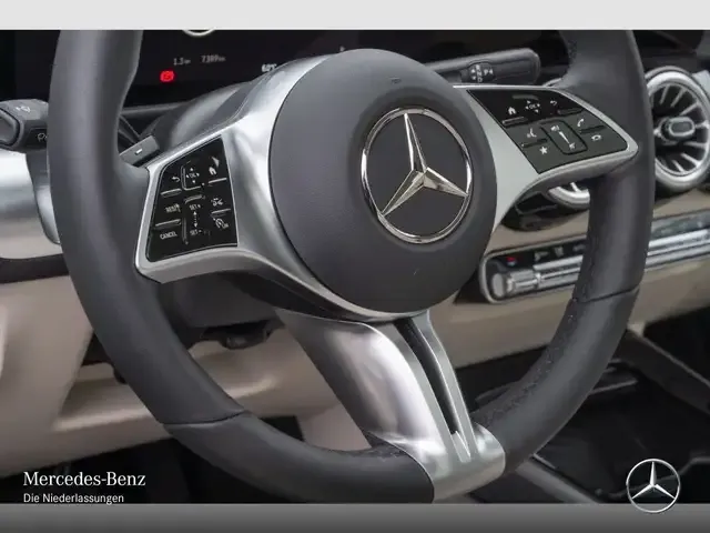 Mercedes-Benz EQB 250