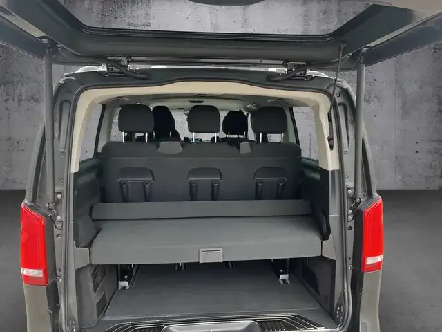 Mercedes-Benz V 220