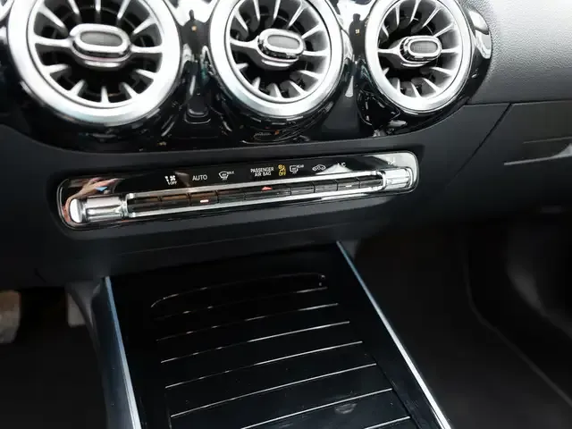 Mercedes-Benz GLA 180