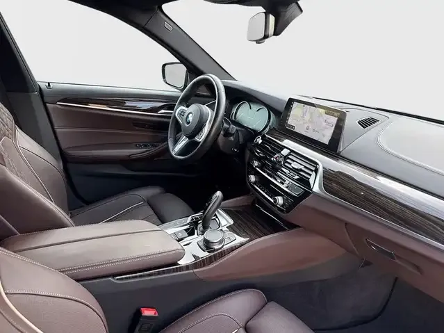 BMW M550