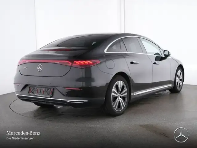Mercedes-Benz EQE 300