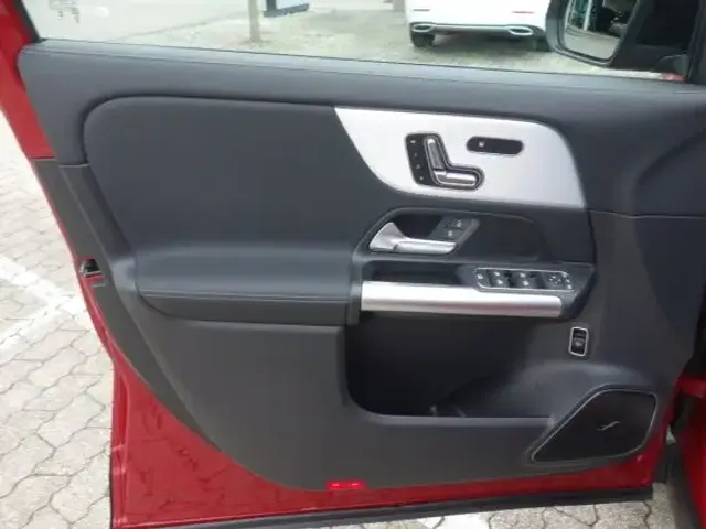 Mercedes-Benz EQA 300