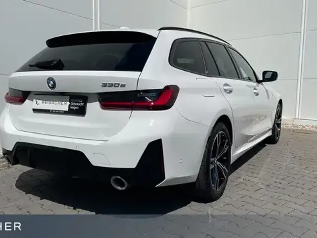 BMW 330