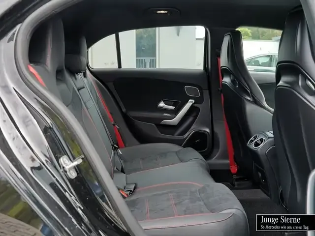 Mercedes-Benz A 35 AMG