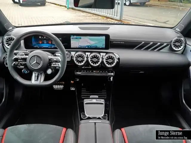Mercedes-Benz A 35 AMG