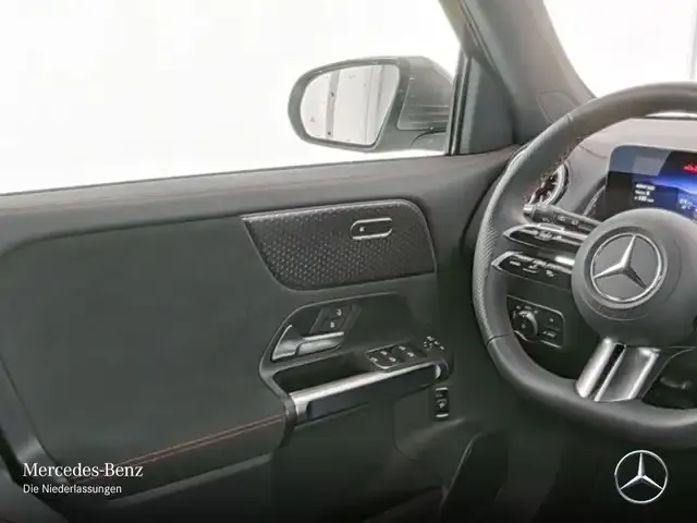 Mercedes-Benz EQB 300