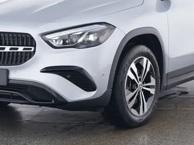 Mercedes-Benz GLA 220