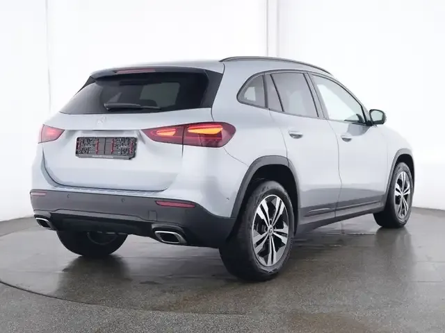 Mercedes-Benz GLA 220