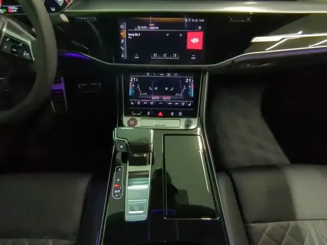 Audi S8