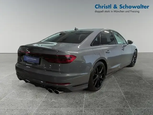 Audi S8