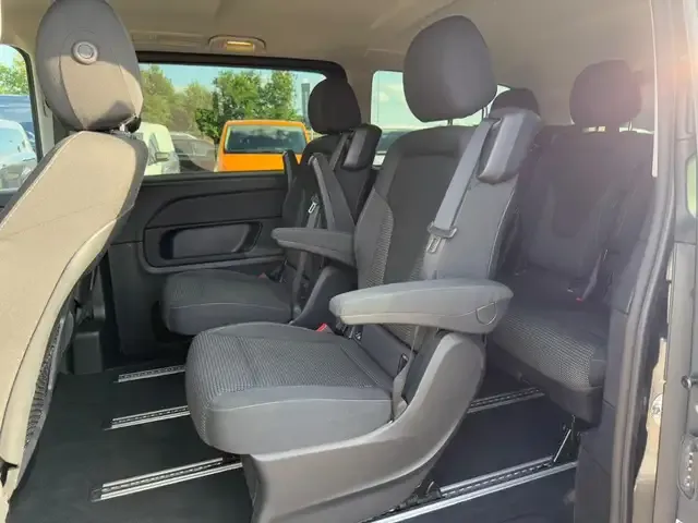 Mercedes-Benz V 250