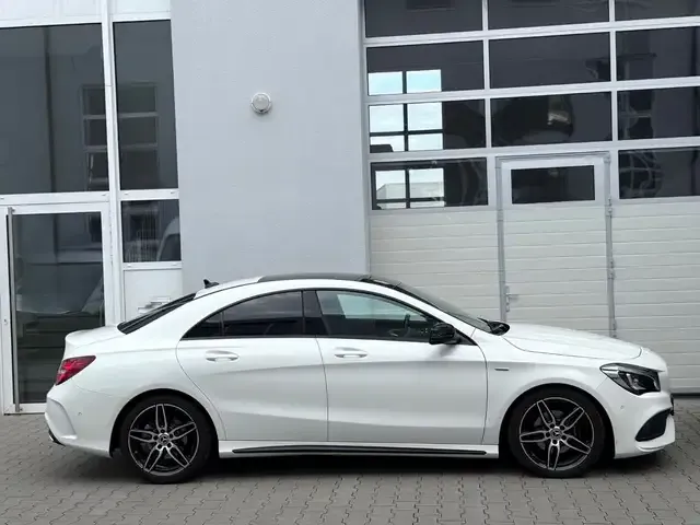Mercedes-Benz CLA 200