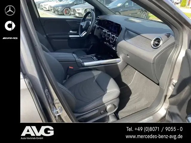 Mercedes-Benz B 220