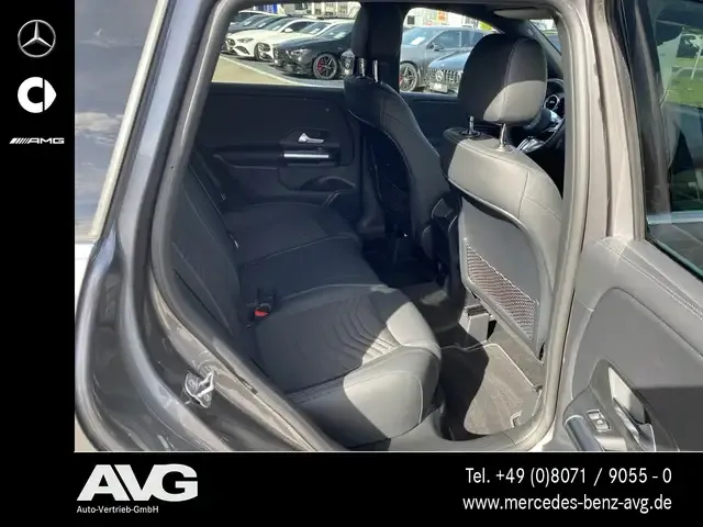 Mercedes-Benz B 220