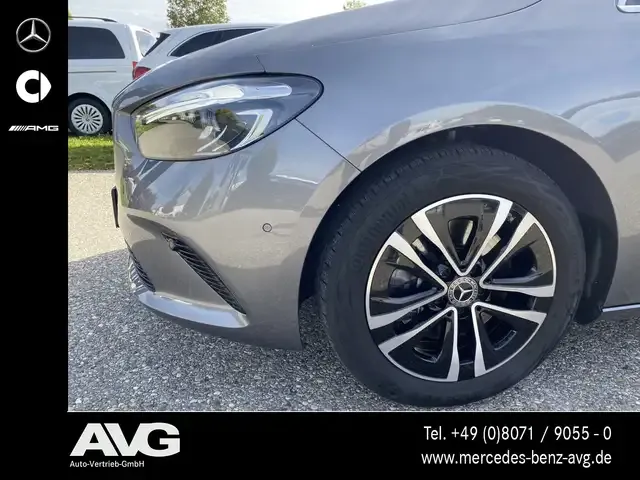 Mercedes-Benz B 220
