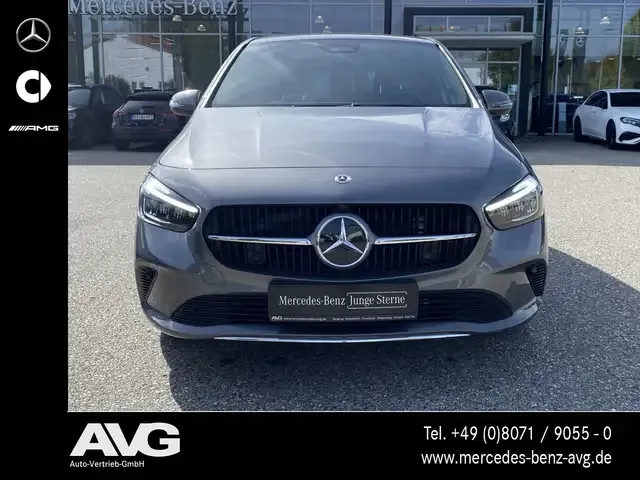 Mercedes-Benz B 220