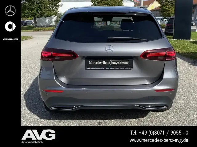 Mercedes-Benz B 220