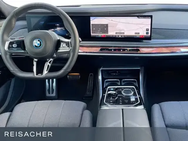 BMW i7
