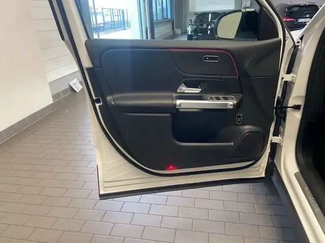 Mercedes-Benz GLB 180