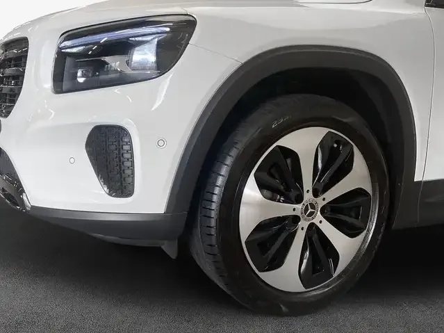 Mercedes-Benz GLB 180