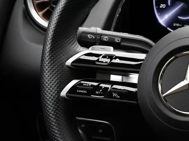 Mercedes-Benz EQB 300