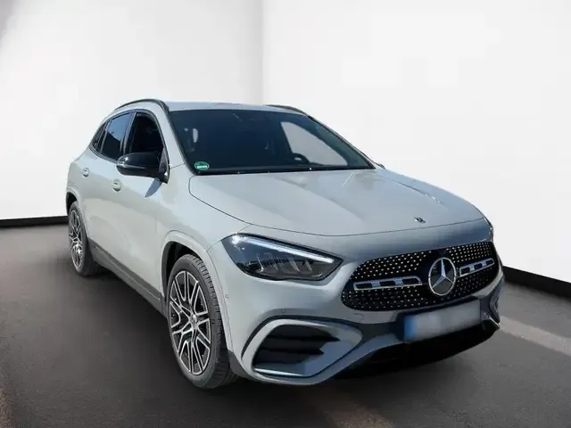 Mercedes-Benz GLA 200