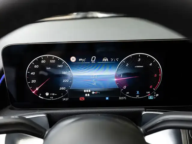 Mercedes-Benz GLB 220